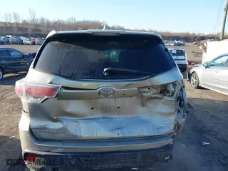 2015 Toyota Highlander LE with VIN 5TDBKRFH7FS200755, listed as a IAAI auction lot 41758609 with 139,267 mi miles. Bid and sale history available at carsss.com. Image 16.