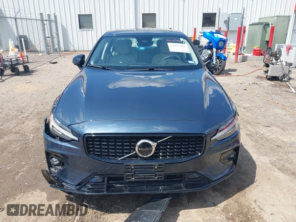 2024 Volvo S60 Plus Dark Theme z VIN 7JRL12TLXRG294640, wystawiony jako IAAI lot #42207466 z przebiegiem 23 304 mil mil oraz . Historia ofert i sprzedaży dostępna na DreamBid. Obrazek 13.