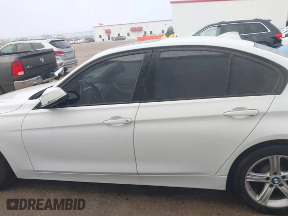2013 BMW 3 Series 328i с VIN WBA3C1G55DNN93551, выставлен на аукционе IAAI как лот 41196707 с пробегом 165 735 миль миль и . История ставок и продаж доступна на DreamBid. Изображение 14.