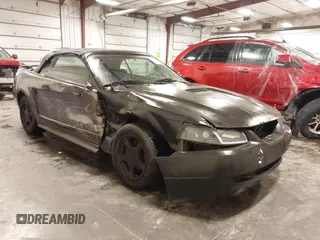 2001 Ford Mustang Deluxe z VIN 1FAFP44481F211106, wystawiony jako IAAI lot #41880997 z przebiegiem 245 359 mil mil oraz . Historia ofert i sprzedaży dostępna na DreamBid. Obrazek 1.