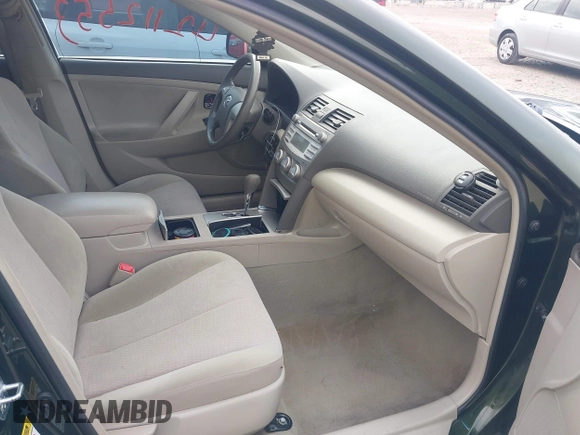 2011 Toyota Camry LE z VIN 4T1BF3EK3BU703487, wystawiony jako IAAI lot #42112553 z przebiegiem 133 063 mil mil oraz . Historia ofert i sprzedaży dostępna na DreamBid. Obrazek 5.