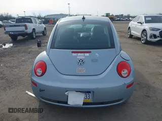 2010 Volkswagen New Beetle Coupe with VIN 3VWRW3AG1AM030235, listed as a IAAI auction lot 41513192 with 87,588 mi miles. Bid and sale history available at carsss.com. Image 16.