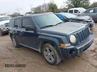 2008 Jeep Patriot Sport z VIN 1J8FT28W38D691950, wystawiony jako IAAI lot #41557727 z przebiegiem 215 863 mil mil oraz . Historia ofert i sprzedaży dostępna na DreamBid. Obrazek 1.