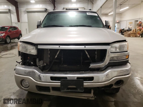 2005 GMC Sierra 2500HD SLT z VIN 1GTHK23275F945912, wystawiony jako Copart lot #84298424 z przebiegiem 241 490 mil mil oraz Szkoda całkowita • Salvage title. Historia ofert i sprzedaży dostępna na DreamBid. Obrazek 5.