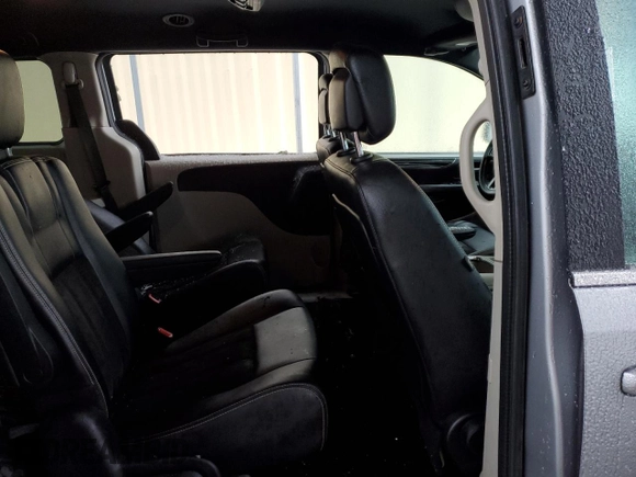 2019 Dodge Grand Caravan SXT with VIN 2C4RDGCG1KR595981, listed as a Copart auction lot 88133645 with 104,852 mi miles and Salvage Title. Bid and sale history available at DreamBid. Image 11.