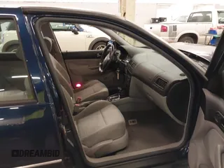 2004 Volkswagen Jetta GL с VIN 3VWRK69M94M113701, выставлен на аукционе IAAI как лот 41573481 с пробегом 190 711 миль миль и . История ставок и продаж доступна на DreamBid. Изображение 5.
