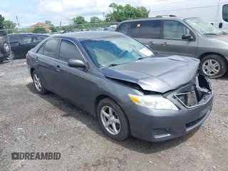 2011 Toyota Camry LE z VIN 4T4BF3EK6BR215382, wystawiony jako IAAI lot #42520725 z przebiegiem 96 288 mil mil oraz . Historia ofert i sprzedaży dostępna na DreamBid. Obrazek 1.