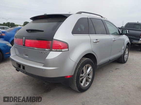 2010 Lincoln MKX z VIN 2LMDJ6JC1ABJ32601, wystawiony jako IAAI lot #42220437 z przebiegiem 98 946 mil mil oraz . Historia ofert i sprzedaży dostępna na DreamBid. Obrazek 4.