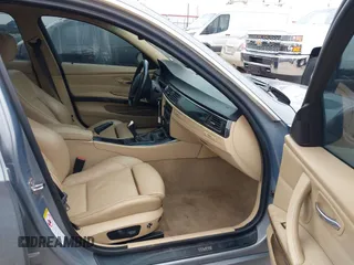 2006 BMW 3 Series 330i с VIN WBAVB33536AZ86729, выставлен на аукционе IAAI как лот 42129225 с пробегом 196 391 миль миль и . История ставок и продаж доступна на DreamBid. Изображение 5.