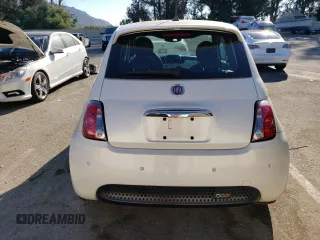 2018 FIAT 500e z VIN 3C3CFFGE3JT465087, wystawiony jako Copart lot #75343744 z przebiegiem 22 850 mil mil oraz Szkoda całkowita • Salvage title. Historia ofert i sprzedaży dostępna na DreamBid. Obrazek 6.