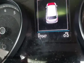 2019 Volkswagen Atlas SE z VIN 1V2WR2CA8KC504134, wystawiony jako IAAI lot #41700050 z przebiegiem 97 047 mil mil oraz . Historia ofert i sprzedaży dostępna na DreamBid. Obrazek 7.