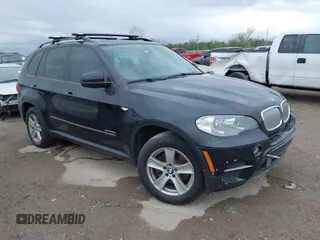 2012 BMW X5 35d z VIN 5UXZW0C55CL674191, wystawiony jako IAAI lot #41906713 z przebiegiem 143 687 mil mil oraz . Historia ofert i sprzedaży dostępna na DreamBid. Obrazek 1.