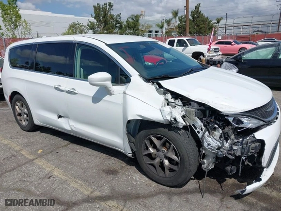 2019 Chrysler Pacifica Touring Plus with VIN 2C4RC1FG0KR629050, listed as a IAAI auction lot 41949260 with 143,879 mi miles. Bid and sale history available at carsss.com. Image 1.