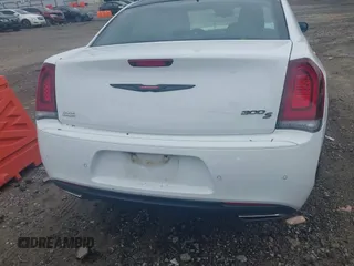2021 Chrysler 300 S с VIN 2C3CCABT4MH558327, выставлен на аукционе IAAI как лот 41973134 с пробегом 58 216 миль миль и . История ставок и продаж доступна на DreamBid. Изображение 16.