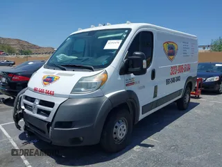 2014 Ram ProMaster Cargo z VIN 3C6TRVAG3EE112325, wystawiony jako IAAI lot #42352470 z przebiegiem 165 564 mil mil oraz . Historia ofert i sprzedaży dostępna na DreamBid. Obrazek 2.