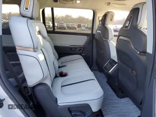 2023 Rivian R1S Launch Edition z VIN 7PDSGABL1PN005988, wystawiony jako Copart lot #42556295 z przebiegiem 19 894 mil mil oraz Szkoda całkowita • Salvage title. Historia ofert i sprzedaży dostępna na DreamBid. Obrazek 11.