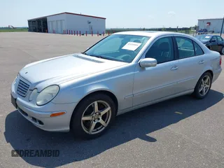 2005 Mercedes-Benz E 500 z VIN WDBUF83J25X172904, wystawiony jako IAAI lot #42435068 z przebiegiem 227 924 mil mil oraz . Historia ofert i sprzedaży dostępna na DreamBid. Obrazek 2.