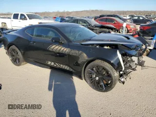 2023 Chevrolet Camaro ZL1 z VIN 1G1FK1R62P0135825, wystawiony jako Copart lot #84081194 z przebiegiem 57 719 mil mil oraz Szkody całkowita. Historia ofert i sprzedaży dostępna na DreamBid. Obrazek 4.