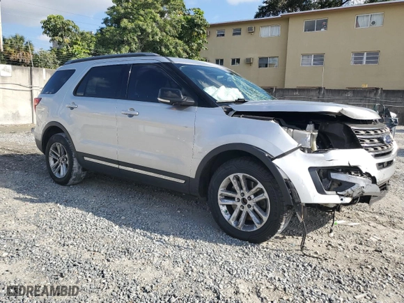2017 Ford Explorer XLT with VIN 1FM5K7D80HGD78911, listed as a Copart auction lot 49745335 with 134,461 mi miles and Salvage Title. Bid and sale history available at carsss.com. Image 4.