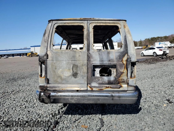 2003 Ford Econoline Passenger XL z VIN 1FBSS31LX3HA93522, wystawiony jako Copart lot #49734755 z przebiegiem Nie podano mil oraz Nie do naprawy • Non repairable. Historia ofert i sprzedaży dostępna na DreamBid. Obrazek 6.