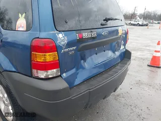 2007 Ford Escape XLT with VIN 1FMYU93117KA12085, listed as a IAAI auction lot 41195171 with 97,706 mi miles. Bid and sale history available at carsss.com. Image 17.