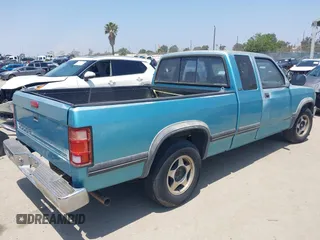 1995 Dodge Dakota z VIN 1B7GL23Y9SW925105, wystawiony jako IAAI lot #42460138 z przebiegiem 125 389 mil mil oraz . Historia ofert i sprzedaży dostępna na DreamBid. Obrazek 4.