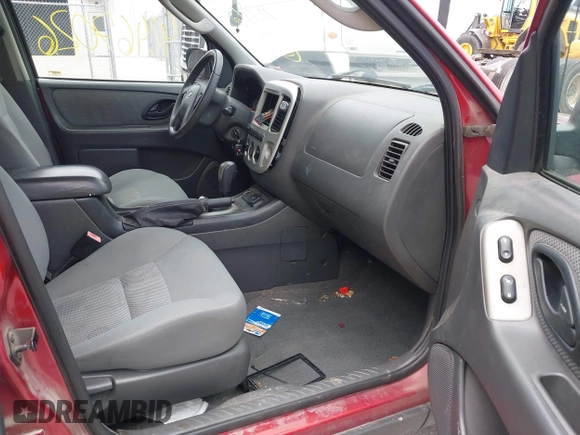 2006 Ford Escape with VIN 1FMYU95H26KA75026, listed as a IAAI auction lot 42467026 with 159,409 mi miles and . Bid and sale history available at DreamBid. Image 5.