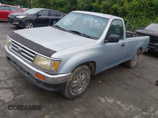 1993 Toyota T100 DX z VIN JT4VD10AXP0011610, wystawiony jako IAAI lot #42393197 z przebiegiem 238 031 mil mil oraz . Historia ofert i sprzedaży dostępna na DreamBid. Obrazek 2.