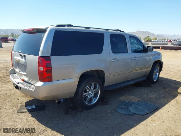 2007 Chevrolet Suburban LT with VIN 1GNFC16J87J230680, listed as a IAAI auction lot 42111804 with 1 mi miles. Bid and sale history available at carsss.com. Image 4.