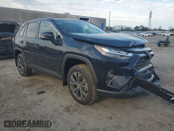 2025 Toyota RAV4 Hybrid XLE Premium z VIN JTMB6RFV9SD154846, wystawiony jako Copart lot #51107595 z przebiegiem 1 908 mil mil oraz Szkoda całkowita • Salvage title. Historia ofert i sprzedaży dostępna na DreamBid. Obrazek 4.