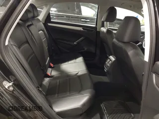 2019 Volkswagen Passat Wolfsburg Edition z VIN 1VWLA7A36KC004077, wystawiony jako IAAI lot #42164379 z przebiegiem 50 498 mil mil oraz . Historia ofert i sprzedaży dostępna na DreamBid. Obrazek 8.