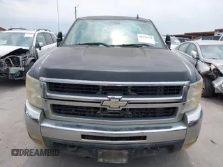 2008 Chevrolet Silverado 3500HD SRW 1LT z VIN 1GCHK33608F201663, wystawiony jako IAAI lot #42179114 z przebiegiem 381 560 mil mil oraz . Historia ofert i sprzedaży dostępna na DreamBid. Obrazek 12.