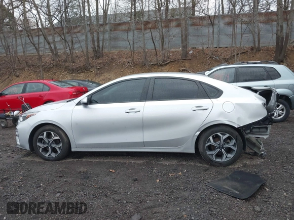 2021 Kia Forte LXS z VIN 3KPF24AD5ME284641, wystawiony jako IAAI lot #41946726 z przebiegiem 84 684 mil mil oraz . Historia ofert i sprzedaży dostępna na DreamBid. Obrazek 15.