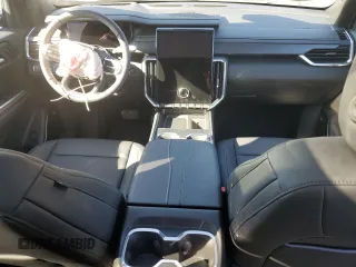 2025 GMC Acadia AWD Elevation z VIN 1GKENNRS2SJ158933, wystawiony jako Copart lot #47521555 z przebiegiem 295 mil mil oraz Czysty tytuł • Clean title. Historia ofert i sprzedaży dostępna na DreamBid. Obrazek 8.