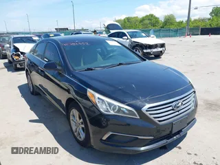 2017 Hyundai Sonata SE z VIN 5NPE24AF0HH445024, wystawiony jako IAAI lot #42382352 z przebiegiem 117 246 mil mil oraz . Historia ofert i sprzedaży dostępna na DreamBid. Obrazek 1.