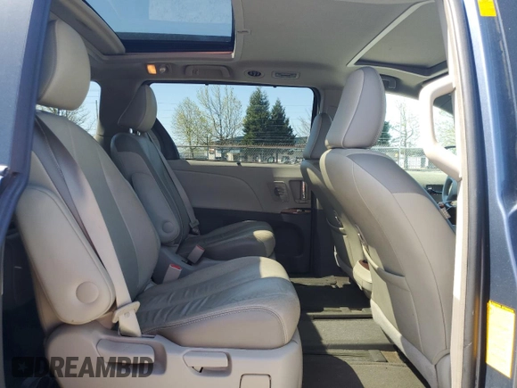 2013 Toyota Sienna XLE с VIN 5TDDK3DC6DS063575, выставлен на аукционе Copart как лот 52725185 с пробегом 125 707 миль миль и Списание • Salvage title. История ставок и продаж доступна на DreamBid. Изображение 11.