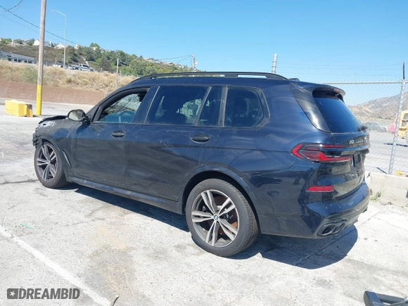 2024 BMW X7 M60i with VIN 5UX33EM03R9U42130, listed as a IAAI auction lot 39714839 with 1 mi miles. Bid and sale history available at carsss.com. Image 3.