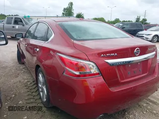 2015 Nissan Altima SV with VIN 1N4AL3AP1FC486873, listed as a IAAI auction lot 42032286 with 116,618 mi miles and . Bid and sale history available at carsss.com. Image 3.