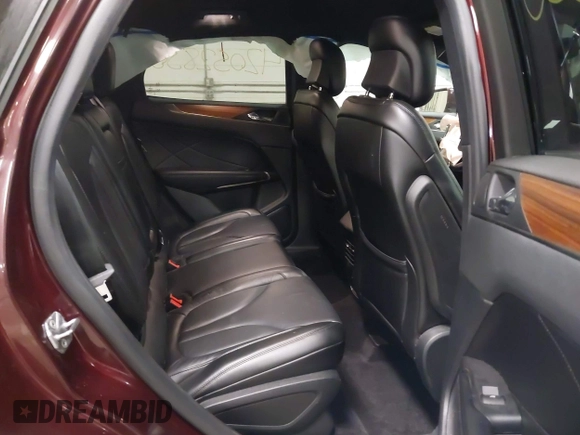 2019 Lincoln MKC Select z VIN 5LMCJ2D95KUL07473, wystawiony jako IAAI lot #42052830 z przebiegiem 70 553 mil mil oraz . Historia ofert i sprzedaży dostępna na DreamBid. Obrazek 8.