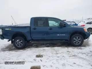 2015 Nissan Titan SV z VIN 1N6AA0ECXFN507260, wystawiony jako IAAI lot #41203612 z przebiegiem 103 000 mil mil oraz . Historia ofert i sprzedaży dostępna na DreamBid. Obrazek 13.