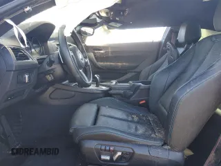 2018 BMW M2 z VIN WBS1J5C53J7B70153, wystawiony jako Copart lot #47081155 z przebiegiem Nie podano mil oraz Szkoda całkowita • Salvage title. Historia ofert i sprzedaży dostępna na DreamBid. Obrazek 7.