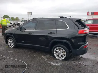 2015 Jeep Cherokee Latitude with VIN 1C4PJLCB0FW676917, listed as a IAAI auction lot 41928270 with 181,134 mi miles and . Bid and sale history available at carsss.com. Image 14.