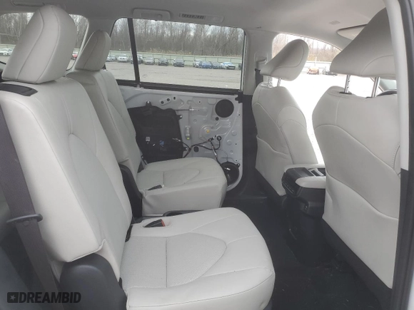2024 Toyota Grand Highlander XLE with VIN 5TDAAAB57RS020210, listed as a Copart auction lot 78183154 with 10,592 mi miles and Salvage Title. Bid and sale history available at carsss.com. Image 11.