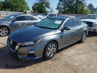 2020 Nissan Altima S with VIN 1N4BL4BV1LC224970, listed as a IAAI auction lot 41975040 with 141,437 mi miles and . Bid and sale history available at DreamBid. Image 2.