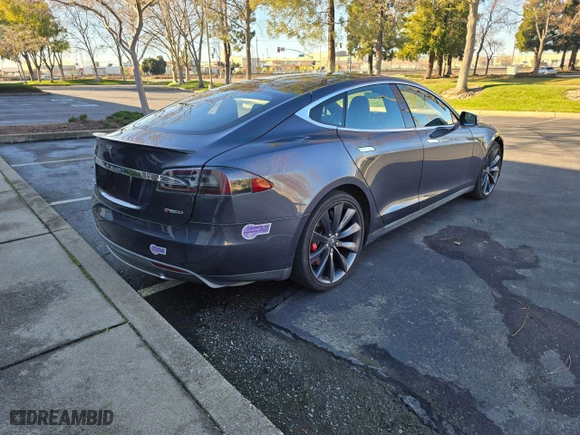 2014 Tesla Model S P85D with VIN 5YJSA1H29EFP62771, listed as a Copart auction lot 45972635 with 74,732 mi miles and Salvage Title. Bid and sale history available at carsss.com. Image 4.