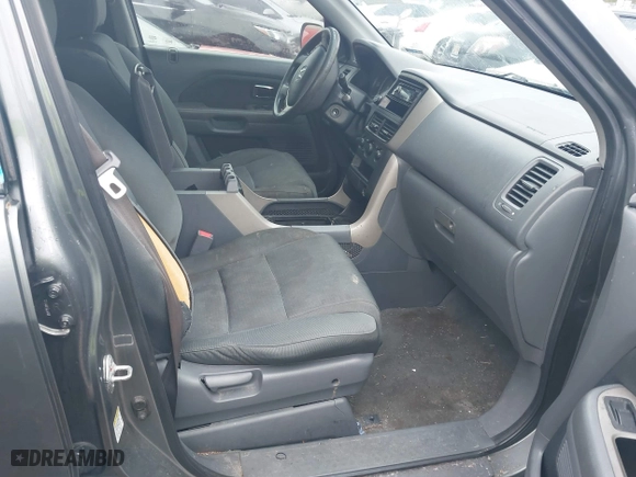 2008 Honda Pilot VP with VIN 5FNYF28268B017370, listed as a IAAI auction lot 41435704 with 248,690 mi miles. Bid and sale history available at carsss.com. Image 5.