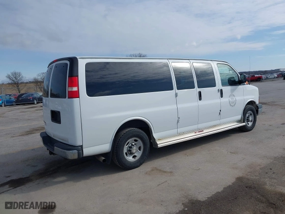 2013 Chevrolet Express Passenger 1LT with VIN 1GAZG1FA6D1191442, listed as a IAAI auction lot 41911629 with 122,796 mi miles. Bid and sale history available at carsss.com. Image 4.