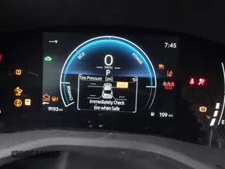 2025 Toyota Camry LE z VIN 4T1DAACK8SU073156, wystawiony jako IAAI lot #41964628 z przebiegiem 9 193 mil mil oraz . Historia ofert i sprzedaży dostępna na DreamBid. Obrazek 7.