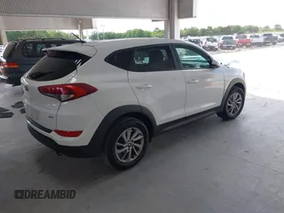 2018 Hyundai Tucson SE z VIN KM8J2CA44JU657178, wystawiony jako IAAI lot #42157871 z przebiegiem 130 715 mil mil oraz . Historia ofert i sprzedaży dostępna na DreamBid. Obrazek 4.