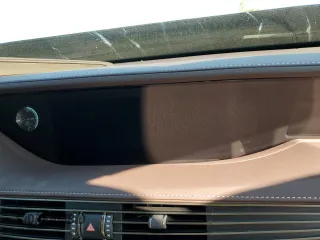 2019 Lexus LS z VIN JTHCYLFF0K5001561, wystawiony jako Copart lot #55027652 z przebiegiem 11 256 mil mil oraz . Historia ofert i sprzedaży dostępna na DreamBid. Obrazek 9.